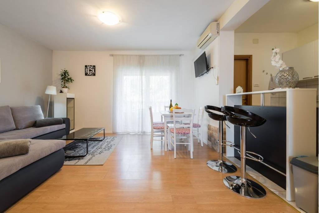 Отель Super Horizont -Free Parking And Jaccuzzi Стобрек Экстерьер фото